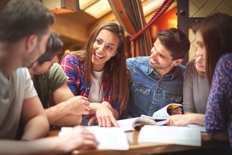 student-sharing-her-knowledge-with-her-colleagues_329181-8498